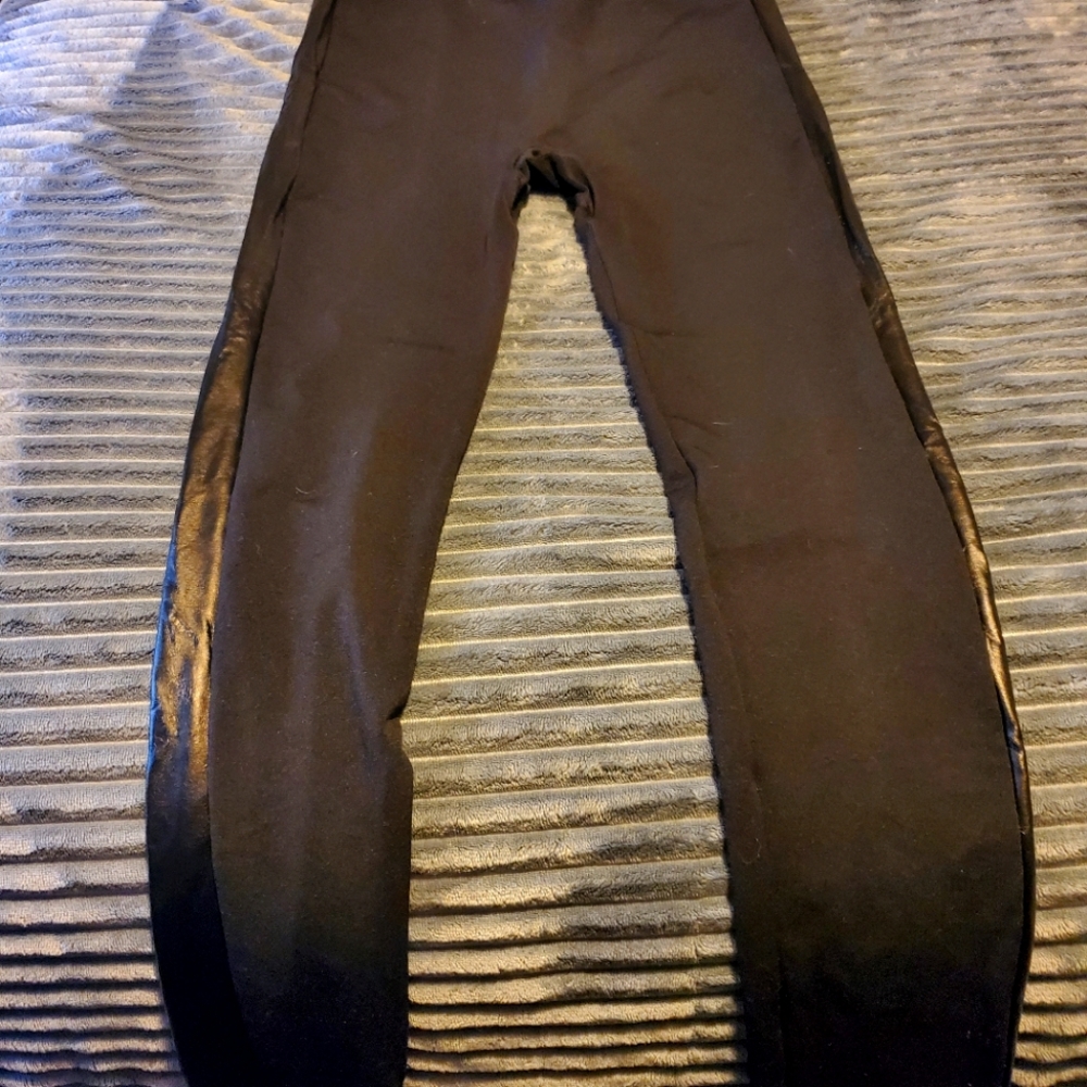 Leggings with pleather side